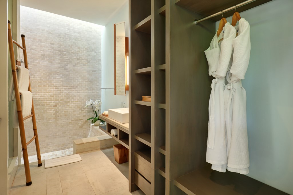 the-elysian-seminyak-01bedroom-bathroom [1024x768]